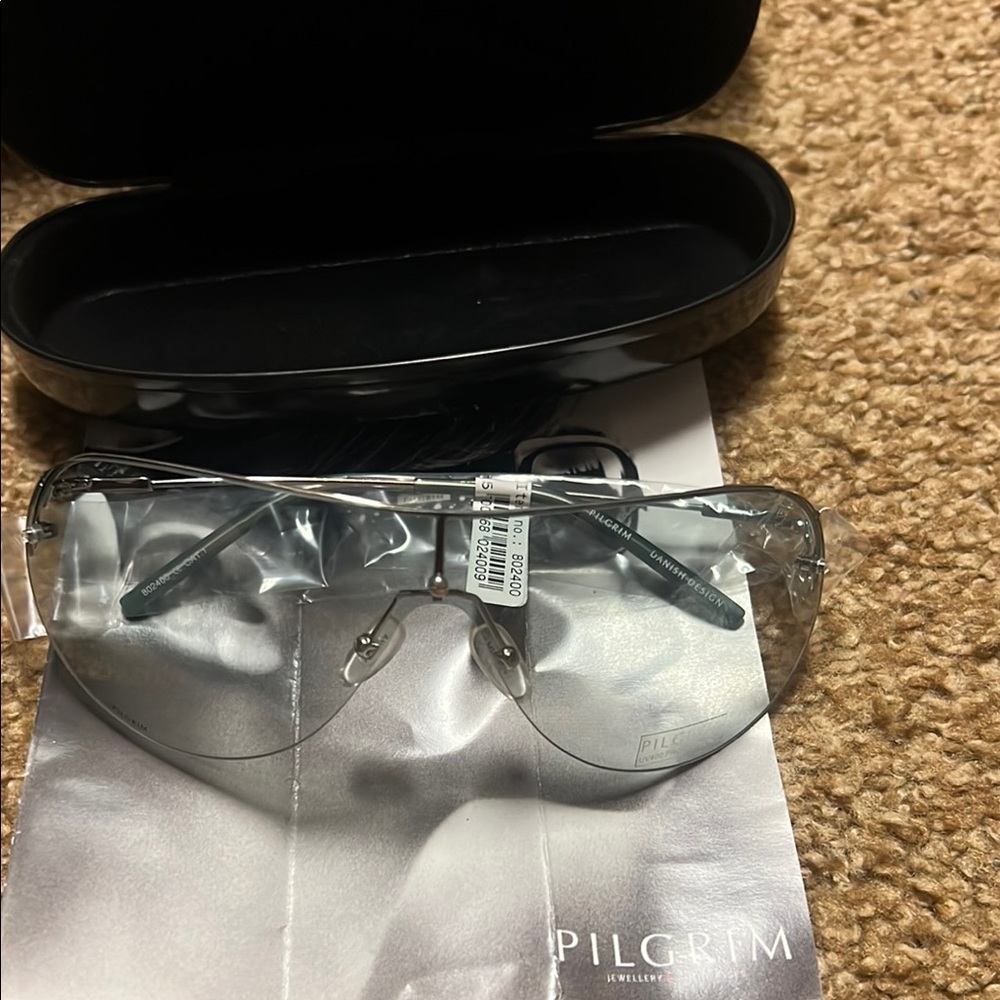 Pilgrim Sunglasses - image 3